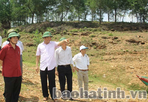 Bí thư Tỉnh ủy Nguyễn Thanh Bình cùng lãnh đạo một số sở, ban, ngành kiểm tra công tác phòng chống bão lụt hồ Kẻ Gỗ