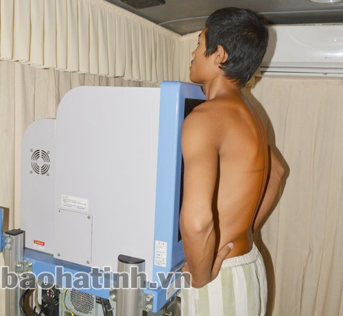 Phạm nhân được chụp X.Q để phát hiện sớm các bệnh về lao, phổi... Ảnh: PV