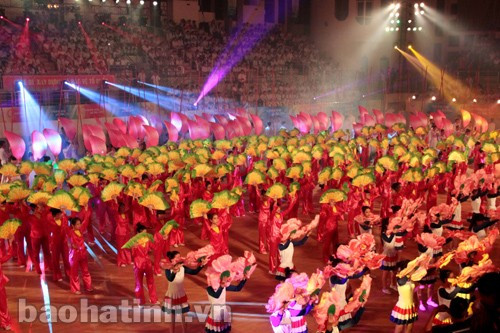 Hơn 500 học sinh Trường THPT Phan Đình Phùng tham gia đồng diễn thể dục nghệ thuật tại Đại hội TDTT toàn tỉnh 2014. Hơn 500 học sinh Trường THPT Phan Đình Phùng tham gia đồng diễn thể dục nghệ thuật tại Đại hội TDTT toàn tỉnh 2014.