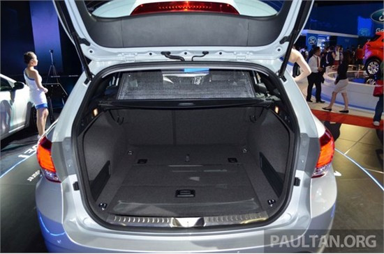 Khoang hành lý của Hyundai i40 Tourer.