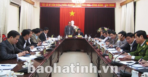 Thứ trưởng Bộ NN- PTNT Vũ Văn Tám chỉ đạo buổi làm việc