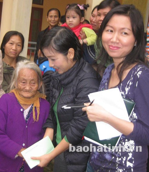 Tặng quà cho người già