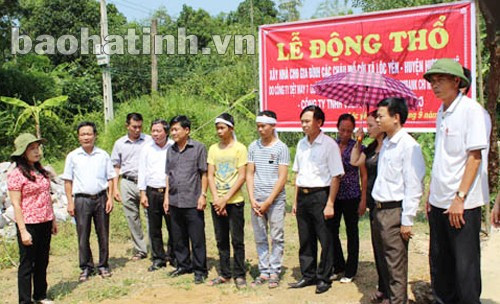 CLB cùng phối hợp với Báo Hà Tĩnh và các nhà tài trợ xây nhà tình thương cho 6 trẻ mồ côi ở Lộc Yên