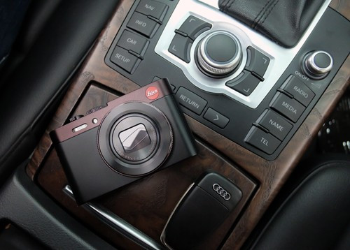 Leica C đơn giản và sang trọng qua bàn tay các chuyên gia thiết kế của Audi.