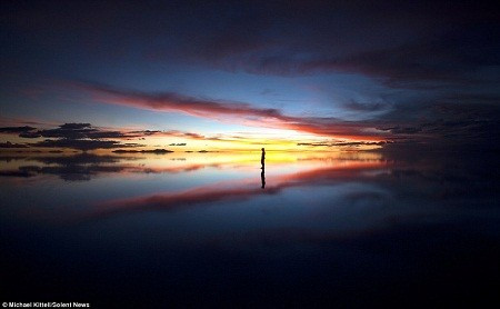 Hoàng hôn rực cháy.