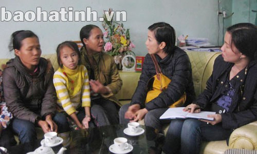 Lắng nghe người nghèo chia sẻ tâm tư, nguyện vọng