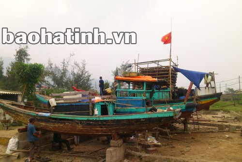 Sau khi được cấp GCN QSDĐ với diện tích 3.036 m2, HTX Hải Hà (Thạch Kim - Lộc Hà) an tâm đầu tư trang thiết bị, đáp ứng nhu cầu sửa chữa, đóng mới tàu thuyền cho bà con ngư dân.