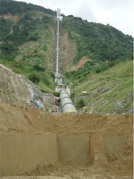 Cận cảnh Nhà máy thủy điện An Khê bị "chôn vùi" trong cát ảnh 1