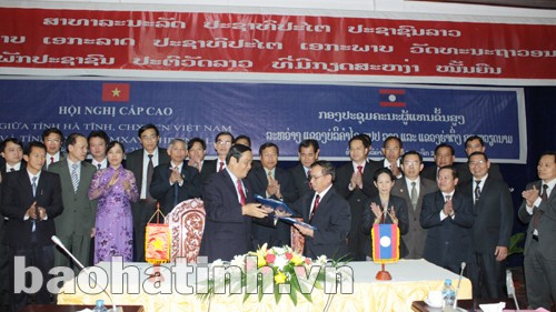 Trao đổi ký kết ghi nhớ hợp tác Hà Tĩnh - Bolikhamxay Trao đổi ký kết ghi nhớ hợp tác Hà Tĩnh - Bolikhamxay