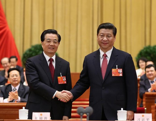 Chủ tịch kiêm Tổng bí thư Tập Cận Bình (phải) và người tiền nhiệm Hồ Cẩm Đào. Ảnh: Xinhua