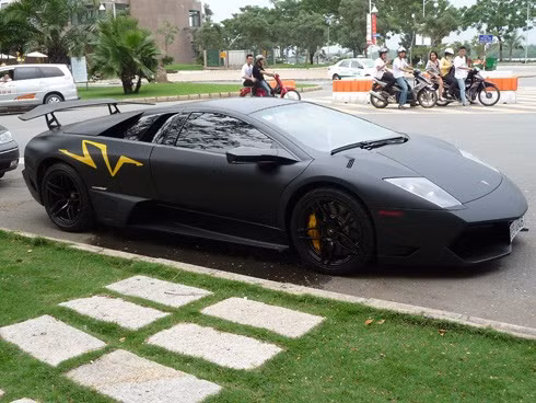 Lamborghini LP670-4 độc nhất tại Việt Nam. Số "670" lấy từ công suất 670 mã lực. Số "4" tượng trưng cho dẫn động 4 bánh.