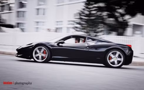 458 Italia trên đường phố Sài Gòn. Ảnh: Hiếu Lam.