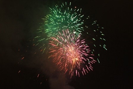 Màn trình diễn pháo hoa trên tầng thượng tòa nhà BMC