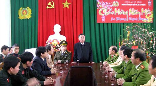 Chủ tịch UBND tỉnh Võ Kim Cự chúc tết CBCS Phòng cảnh sát bảo vệ và cơ động...