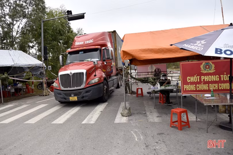 Kiểm soát chặt phương tiện trên “luồng xanh” ra, vào địa bàn TX Hồng Lĩnh