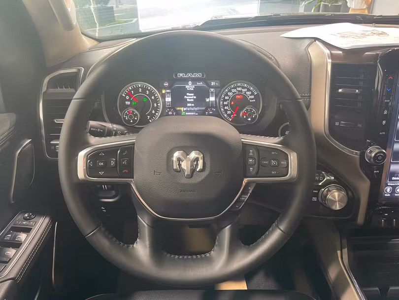 Ram 1500 - bán tải giá 5,5 tỷ về Việt Nam