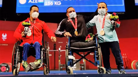 Tuyển thủ người Hà Tĩnh - Lê Văn Công giành HCB hạng 49kg nam môn cử tạ Paralympic Tokyo 2020 