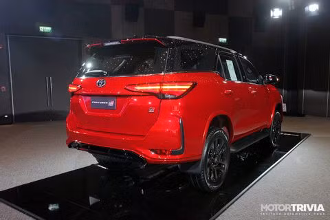 Cận cảnh Toyota Fortuner GR Sport 2021 vừa ra mắt, giá 57.000 USD