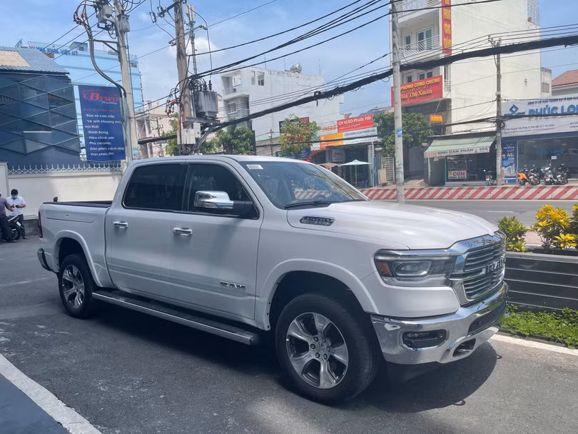 Ram 1500 - bán tải giá 5,5 tỷ về Việt Nam