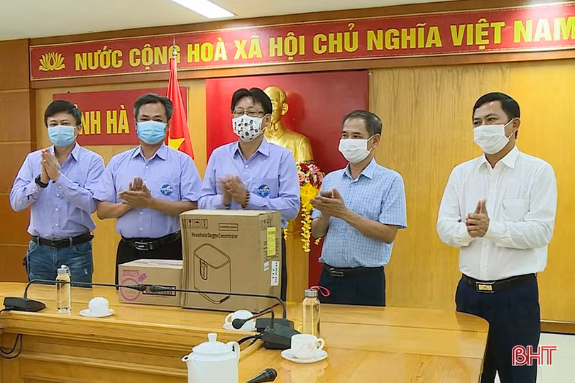 Các doanh nghiệp hỗ trợ Hà Tĩnh thiết bị y tế phòng, chống dịch COVID-19