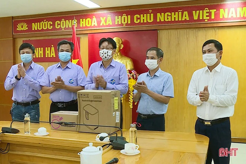 Các doanh nghiệp hỗ trợ Hà Tĩnh thiết bị y tế phòng, chống dịch COVID-19