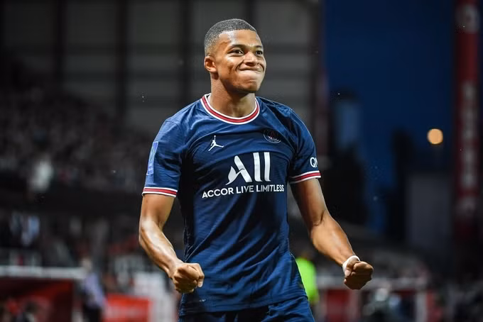 Real chính thức hỏi mua Mbappe
