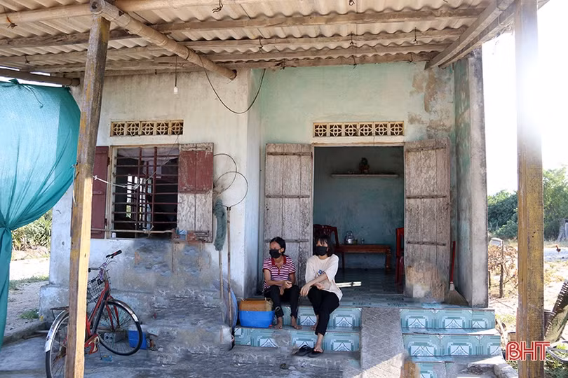 Niềm vui của cô học trò nghèo làng biển ở Hà Tĩnh đạt 28 điểm khối C