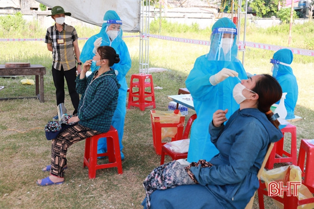 Hoàn thành lấy mẫu xét nghiệm cho 11.454 người dân thị trấn Xuân An