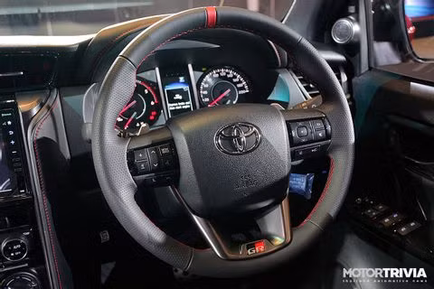 Cận cảnh Toyota Fortuner GR Sport 2021 vừa ra mắt, giá 57.000 USD