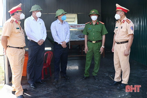 Tiếp tục thực hiện nghiêm việc kiểm soát người, phương tiện qua chốt liên ngành phía Nam Hà Tĩnh