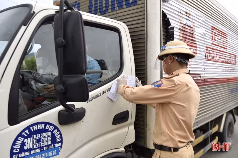 Kiểm soát chặt phương tiện trên “luồng xanh” ra, vào địa bàn TX Hồng Lĩnh