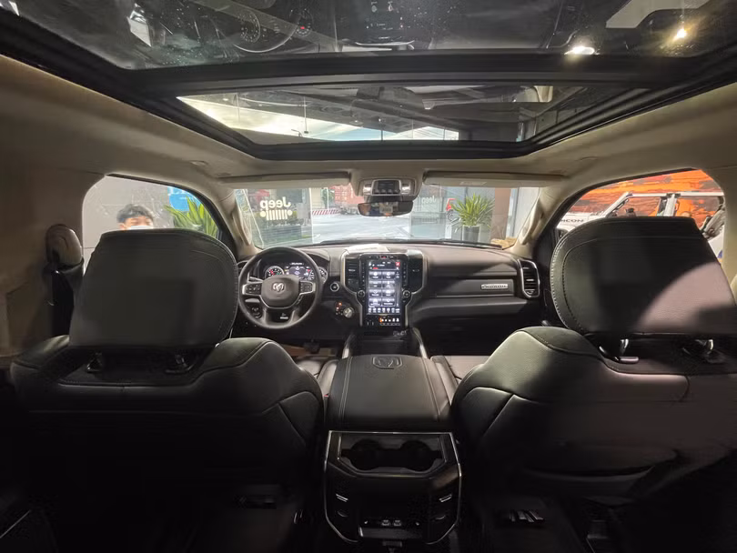 Ram 1500 - bán tải giá 5,5 tỷ về Việt Nam