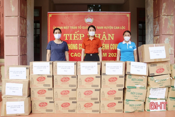Hội LHPN Hà Tĩnh trao vật tư, hỗ trợ huyện Can Lộc phòng, chống COVID-19