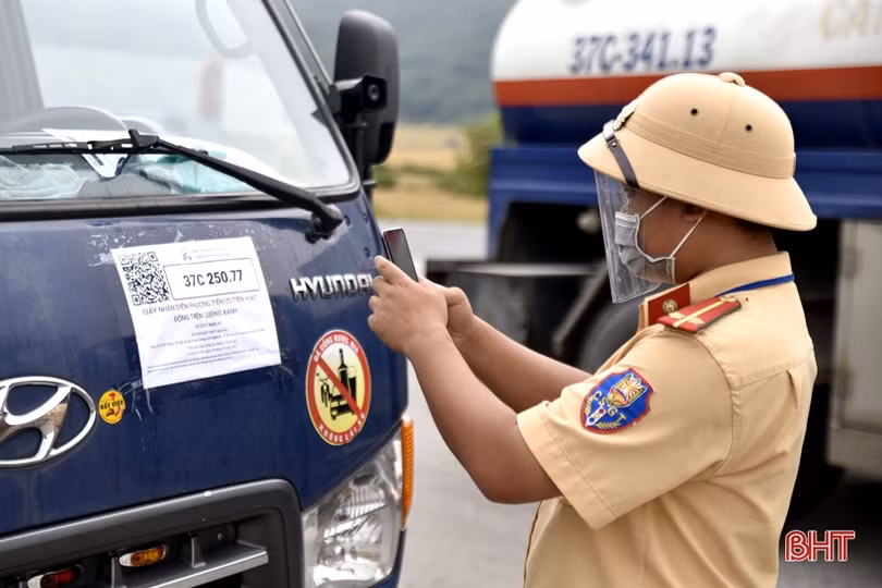 Kiểm soát chặt phương tiện trên “luồng xanh” ra, vào địa bàn TX Hồng Lĩnh
