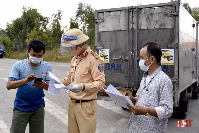 Kiểm soát chặt phương tiện trên “luồng xanh” ra, vào địa bàn TX Hồng Lĩnh
