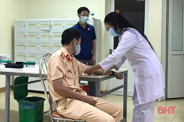 Chiến sĩ Công an Hà Tĩnh hiến máu cứu bệnh nhân suy đa tạng