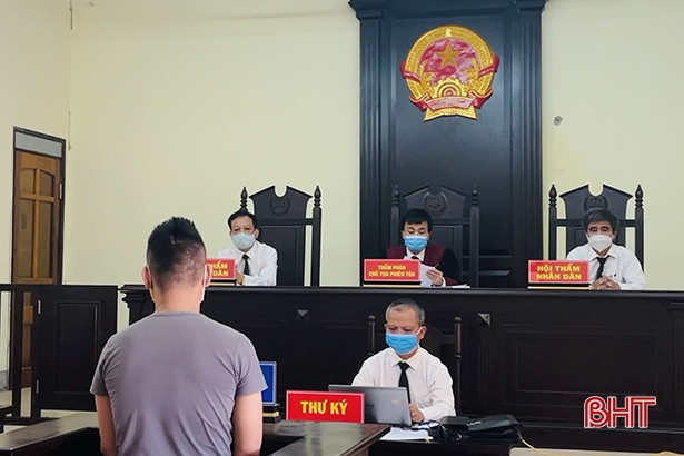 Mua ma túy về sử dụng, lĩnh 20 tháng tù giam