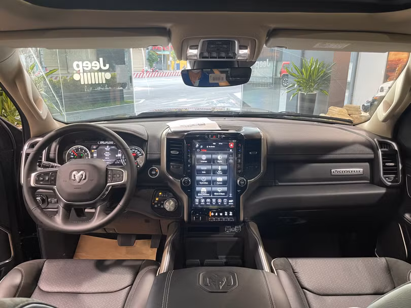 Ram 1500 - bán tải giá 5,5 tỷ về Việt Nam