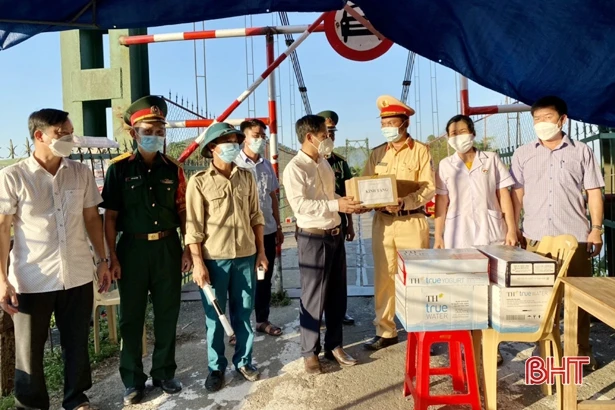 Kiểm soát chặt người và phương tiện ra, vào địa bàn Vũ Quang