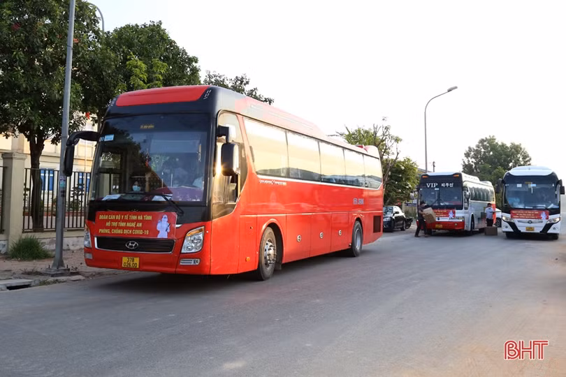 Hà Tĩnh chi viện 152 cán bộ y tế giúp Nghệ An phòng, chống dịch COVID-19