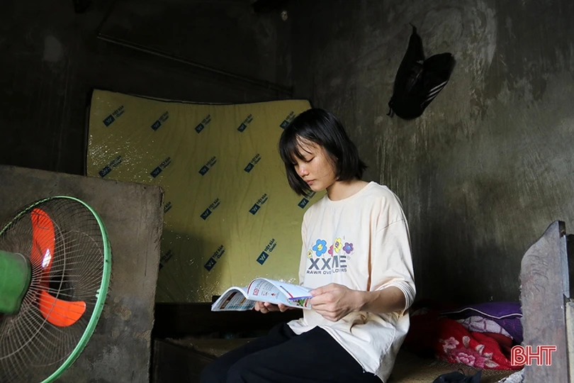 Niềm vui của cô học trò nghèo làng biển ở Hà Tĩnh đạt 28 điểm khối C