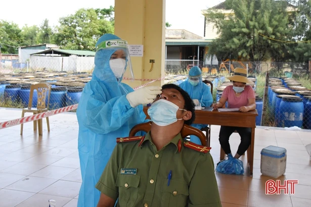 125 mẫu test nhanh COVID-19 tại cảng cá Cửa Sót âm tính với virus SARS-CoV-2