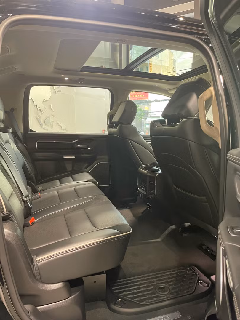 Ram 1500 - bán tải giá 5,5 tỷ về Việt Nam