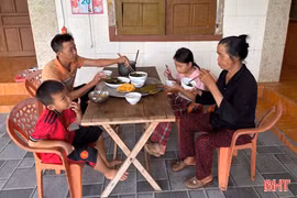 Vòng tay nhân ái: Xót xa hai mảnh đời khiếm khuyết chắt chiu hy vọng cho các con
