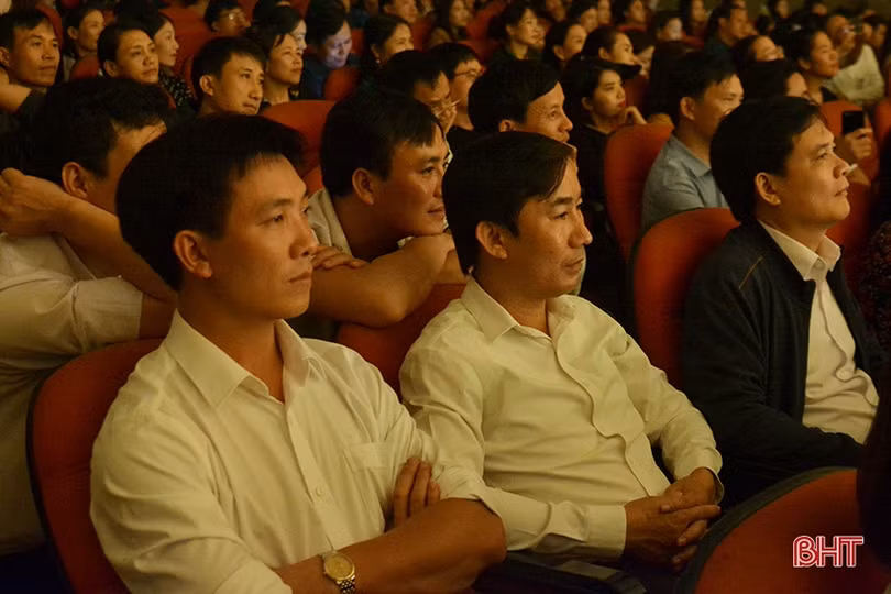 Đại biểu dự Đại hội Đảng bộ tỉnh Hà Tĩnh ấn tượng với vở kịch nói “Kiều”