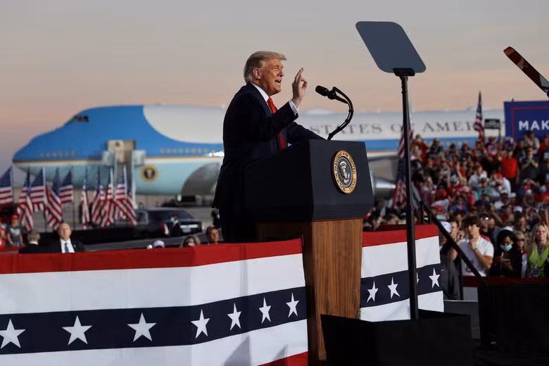 Không khí buổi vận động tranh cử đầu tiên của Tổng thống Trump sau khi được chữa khỏi Covid-19