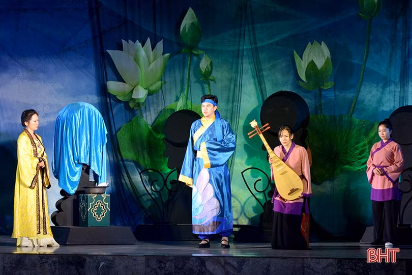 Đại biểu dự Đại hội Đảng bộ tỉnh Hà Tĩnh ấn tượng với vở kịch nói “Kiều”