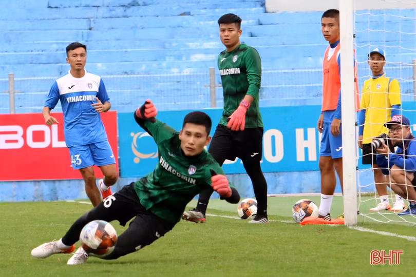 Than Quảng Ninh làm quen sân Hà Tĩnh chuẩn bị trận tái đấu vào chiều mai