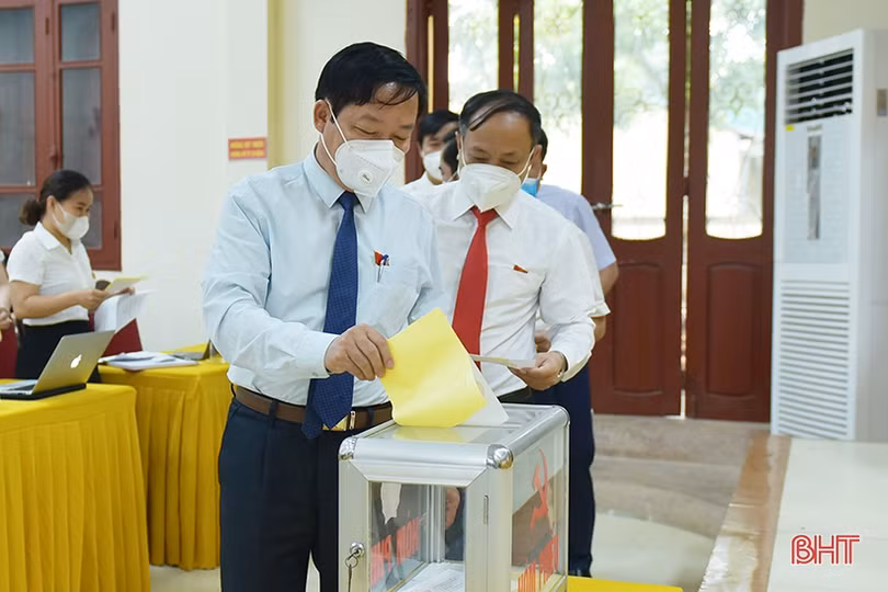 Ông Đặng Tuấn Anh được bầu giữ chức Phó Chủ tịch UBND huyện Hương Khê