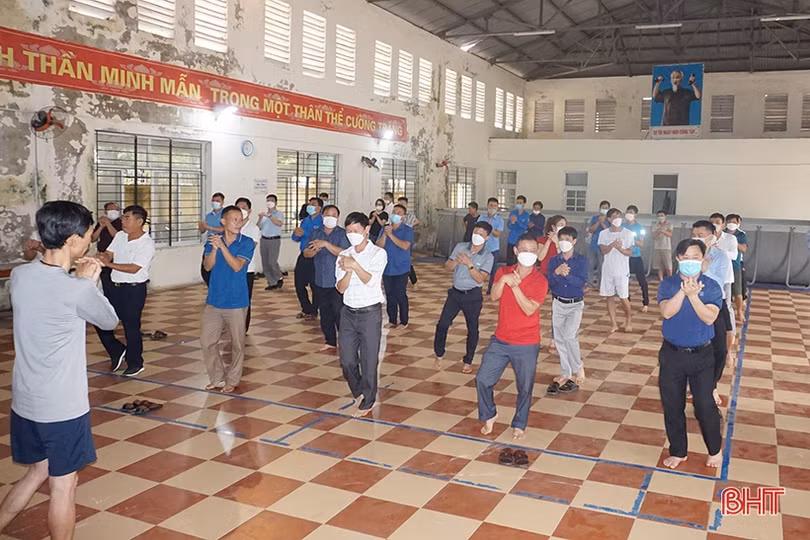 Hương Khê phấn đấu 80% học sinh từ lớp 3 đến lớp 8 được học bơi và biết bơi